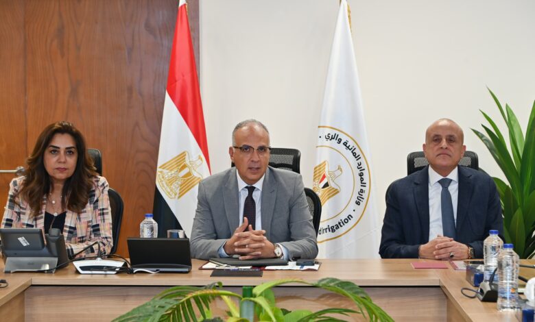 وزيرا الري والتنمية المحلية يبحثان مع محافظ الأقصر الأعمال ذات الواجهة النيلية 1 IMG 20250913 WA0010