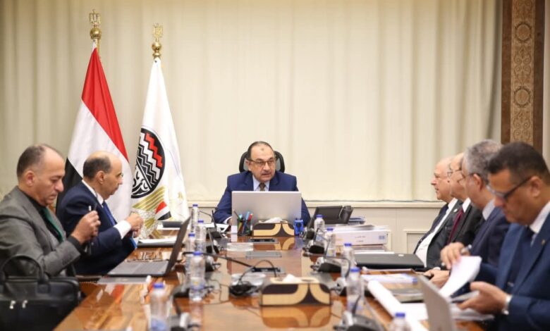 وزير قطاع الأعمال يشدد على القياس الدوري للانبعاثات الكربونية وتحسين كفاءة الأداء البيئي والإنتاجي للشركات التابعة 1 FB IMG 1761389088128