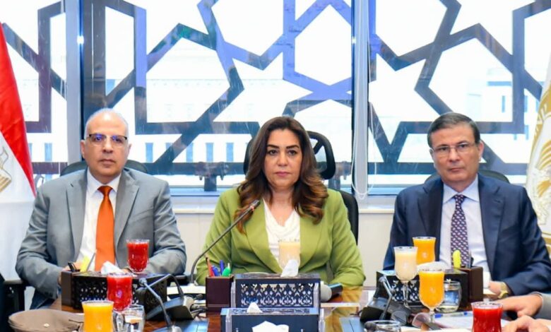 4 وزراء في اجتماع هام لمناقشة تعزيزات الأمن الغذائي المصري لمواجهة التغيير المناخي 1 FB IMG 1761636746823