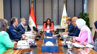 د.منال عوض تلتقي مدير برنامج قطاع الأعمال والتحول الأخضر بالوكالة الالمانية للتعاون الدولي (جي اي زد) مصر للتعاون في منظومة إدارة المخلفات الصلبة 4 FB IMG 1761821236875