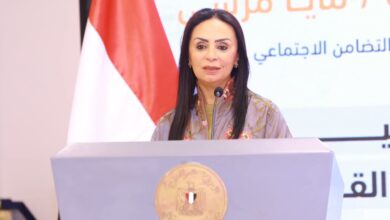 مايا مرسي تشهد احتفالية "الأب القدوة" .. وتكرم شخصيات ملهمة .. وآباء يمثلون نموذجًا جيدًا في تربية الأبناء ودعم الأسرة بالتعاون مع مؤسسة العربي للتنمية المجتمعية 6 FB IMG 1761823087179
