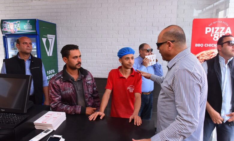 لليوم الثاني ..وزير العمل يقود حملات تفتيشية في المولات والمطاعم ومحطات الوقود لتطبيق قانون العمل 1 FB IMG 1761838322295