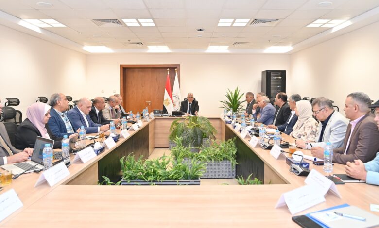 وزير الري في إجتماع لجنة تنظيم إيراد نهر النيل 1 IMG 20251005 WA0019