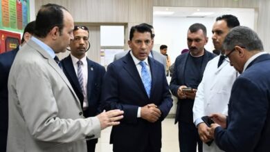 اشرف صبحي يتابع الحالة الصحية لمصابي انقلاب ميني باص تابع للوزارة أسفر عن إصابة 25 مواطن 6 573632352 1389398906563859 3036652303257520890 n