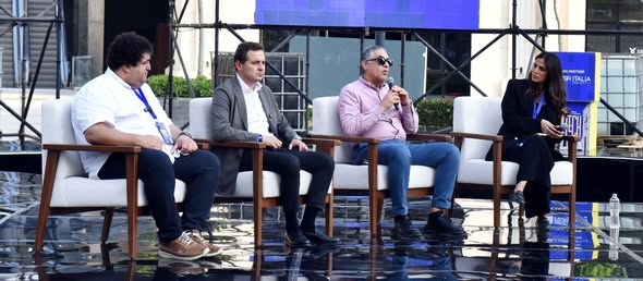 رئيس هيئة الاستثمار والمناطق الحرة : الحكومة مقتنعة بضرورة الاعتماد على الشركات الناشئة لضمان تحقيق معدلات نمو من 6% إلى 7% 1 578132018 1395005909336492 73152342270202460 n