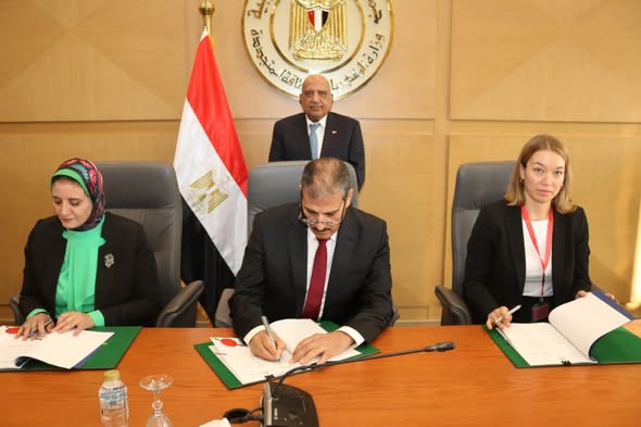 وزير الكهرباء والطاقة المتجددة:توقيع اتفاقية مبادلة الديون (Debt Swap Agreement) بمبلغ 50 مليون يورو بين مصر وألمانيا لتمويل مشروعين لخطوط ربط محطتين لطاقة الرياح على الشبكة القومية للكهرباء 1 578273781 1395336172636799 7157632978204344512 n