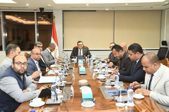 وزير الإسكان يتابع مشروعات المرافق والكهرباء بالمناطق الصناعية بعدد من المدن الجديدة 1 585022006 1405231088313974 466119702684824010 n