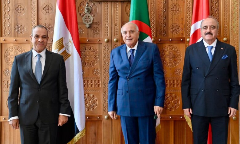 وزير الخارجية يشارك في اجتماع الآلية الثلاثية لدول جوار ليبيا بالجزائر 1 FB IMG 1762439046999