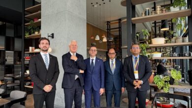 وزير الاستثمار والتجارة الخارجية يلتقى رئيس الغرفة التجارية الدولية في جوهانسبرج لبحث التعاون المشترك 3 FB IMG 1763475712511