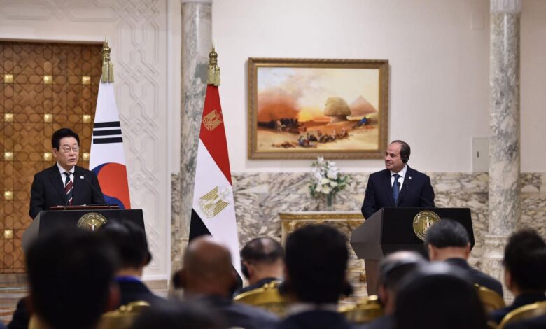 الرئيس السيسي والسيدة قرينته استقبلوا الرئيس لي جاي ميونغ وقرينته 1 FB IMG 1763659054665