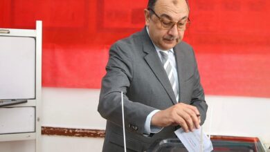 وزير قطاع الأعمال العام يدلي بصوته في انتخابات مجلس النواب بلجنته الانتخابية بمدرسة سيزا نبراوي بالقاهرة الجديدة 2 FB IMG 1763975474187