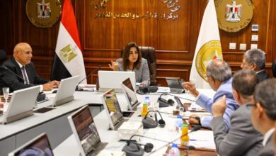 عبر الفيديو كونفرانس بمركز سيطرة الشبكة الوطنية للطوارئ والسلامة العامة.. د. منال عوض تتابع سير انتخابات مجلس النواب بمحافظات المرحلة الثانية مع السادة المحافظين 5 FB IMG 1763985979939