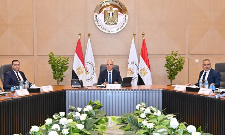 وزير الري في إجتماع اللجنة العليا لتراخيص الشواطئ .. الموافقة على ٥٤ موضوع وإرجاء ٢ للدراسة 1 IMG 20251106 WA0022