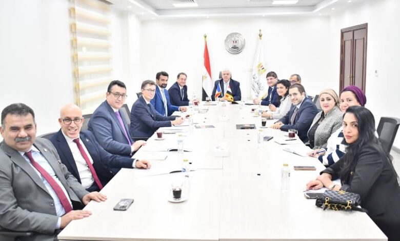 وزير التعليم العالي والسفير الفرنسي يناقشان مستجدات مشروع حرم الجامعة الفرنسية في مصر 1 590931356 1414889930681423 143131878411778456 n