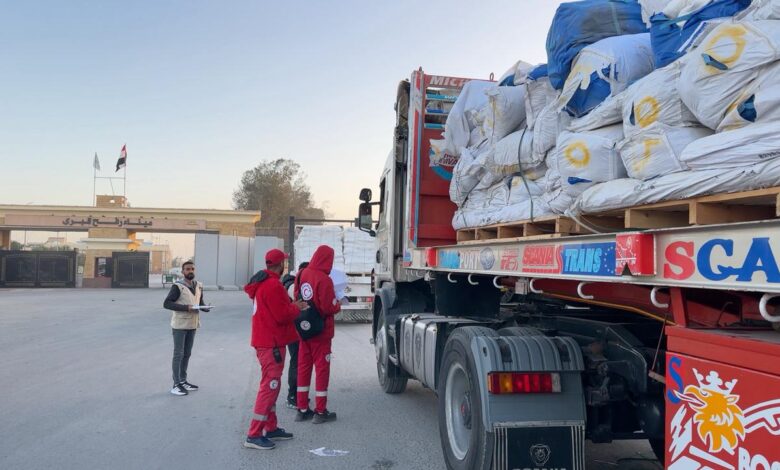 الهلال الأحمر المصري يُطلق قافلة «زاد العزة» الـ 88 بحمولة 9,250 طن مساعدات إنسانية و 71 ألف بطانية إلى غزة 1 594075105 1250460690462986 2328297389468722464 n