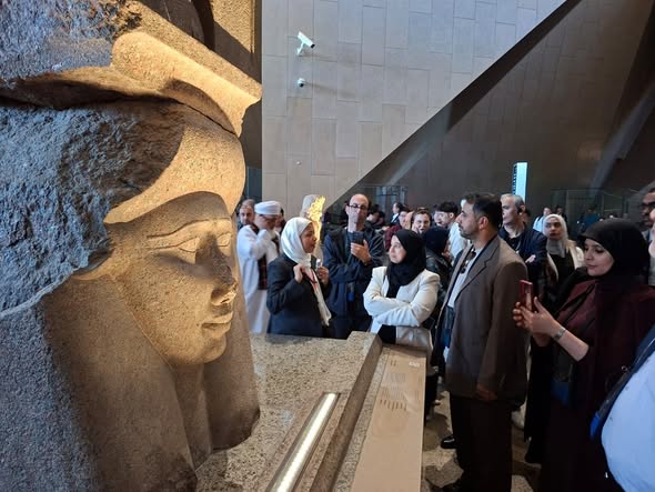 أعضاء المجلس التنفيذي للمنظمة العربية للتربية والثقافة والعلوم "الألكسو" يزورون المتحف المصري الكبير 1 595203967 1420741193429630 5078431198534066965 n