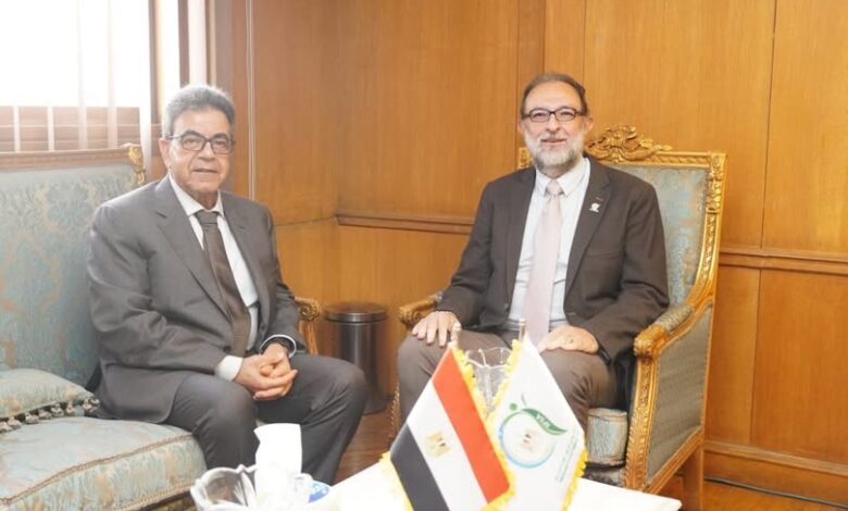 تعاون بين سلامة الغذاء ونقابة البيطريين لضمان سلامة السلسلة الغذائية “من المزرعة إلى المائدة” 1 596387651 1420813370089079 5160386882412885702 n
