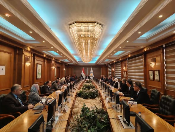 في اجتماعة الدوري .. الأعلى لشئون الدراسات العليا والبحوث يناقش مقترح إنشاء مكتب للنزاهة العلمية 1 596561095 1395631961919634 6395582054528384404 n