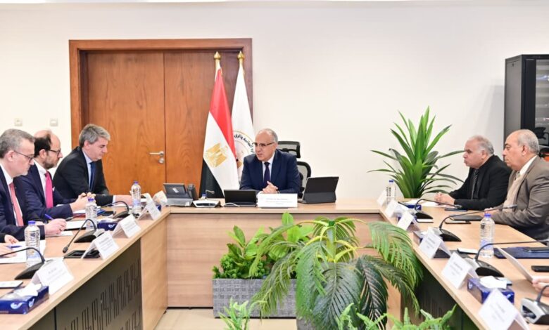 الدكتور سويلم يلتقي ممثلي بنك الاستثمار الأوروبي، ويبحث التعاون في تنفيذ المشروعات المندرجة تحت مظلة الجيل الثاني لمنظومة الري 2.0 1 596712659 1422303549940061 881489927946195674 n