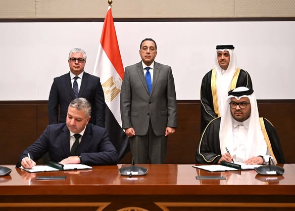رئيس الوزراء يشهد توقيع أول عقد استثماري قطري .. مشروع شركة "المانع" القابضة القطرية لإنتاج وقود الطائرات المستدام بالسخنة باستثمارات 200 مليون دولار 1 599945734 1425879549582461 2290067068484867740 n