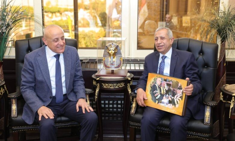 رئيس الأكاديمية العربية يزور محافظ الأقصر لتعزيز جهود التنمية التكنولوجية في صعيد مصر. 1 600454148 1294506776047659 3041702903778609775 n