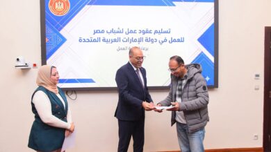 وزير العمل يسلّم 25 عقد عمل جديد لشباب مصري للعمل بدولة الإمارات 2 FB IMG 1764673332779