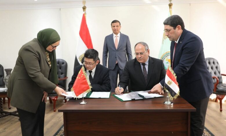 وزير الزراعة يشهد توقيع مذكرة تفاهم بين "البحوث الزراعية" وكبرى المؤسسات الأكاديمية الصينية لتعزيز التعاون وتبادل الخبرات 1 FB IMG 1764756116273