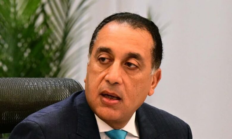 رئيس الوزراء يتابع تطورات حادث حريق سوق الخواجات بالمنصورة... وينعى الضحايا ويرجو للمصابين الشفاء العاجل 1 FB IMG 1764769176318 1