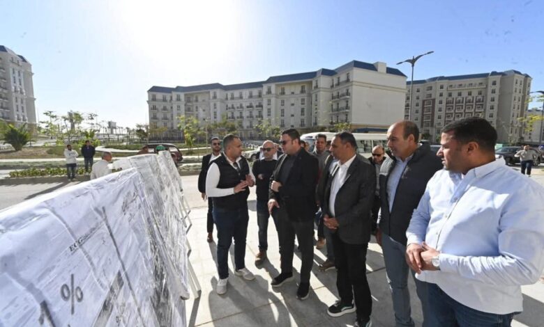 وزير الإسكان يتفقد برج LD04 ضمن الأبراج الشاطئية وكومبوند" مزارين" والحي اللاتيني بمدينة العلمين الجديدة 1 FB IMG 1765025766366