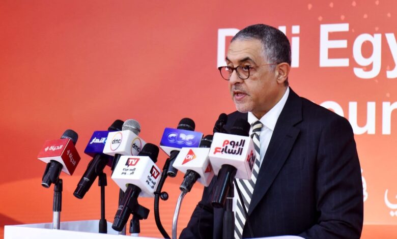 رئيس الهيئة العامة للاستثمار والمناطق الحرة يشارك في وضع حجر الأساس لقاعدة مصنع "ديلي إيجيبت" للأدوات المكتبية بمدينة العاشر من رمضان 1 FB IMG 1765366028817