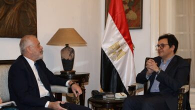 وزير الثقافة يلتقي سفير اليونان بالقاهرة لبحث تعزيز التعاون الثقافي والفني بين البلدين 6 FB IMG 1765458079642