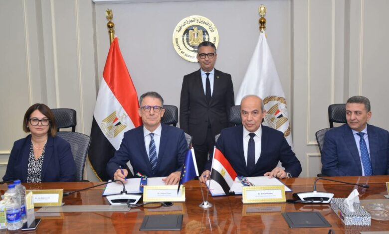 د. شريف فاروق يشهد مراسم توقيع بروتوكول تعاون بين الشركة القابضة للصوامع والوكالة الإيطالية للتعاون من أجل التنمية لدعم مشروعات الأمن الغذائي 1 FB IMG 1765458294092