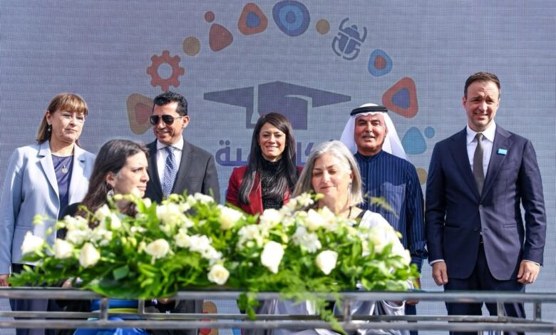 المشاط وصبحي والمنسقة المقيمة للأمم المتحدة يشهدون توقيع اتفاقية بين مؤسسة الغرير ومنظمة اليونيسيف لدعم مبادرة شباب بلد 1 FB IMG 1765892108301