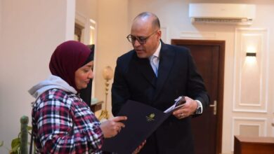 وزير العمل يوفر إعانة مالية و فرصة عمل لصاحبة الفيديو المتداول بشأن التخلي عن أبنائها الأربعة 5 FB IMG 1766487976902
