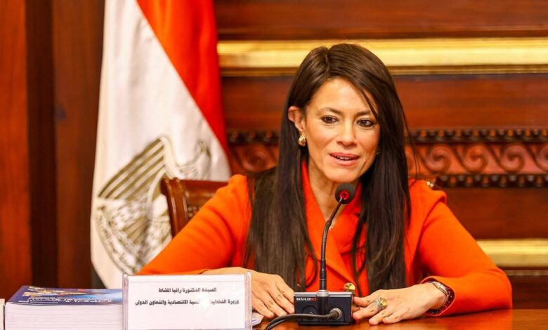خلال لقاء أعضاء لجنة الشئون الخارجية بمجلس الشيوخ.. «المشاط»: حشد نحو 5 مليارات دولار تمويلات ميسرة للقطاع الخاص لتنفيذ مشروعات طاقة متجددة ودعم الشبكة القومية للكهرباء ضمن المنصة الوطنية لبرنامج «نُوفّي» 1 FB IMG 1766677371869