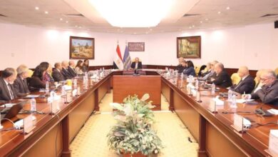 وزير الاتصالات وتكنولوجيا المعلومات يعقد مائدة مستديرة مع لجنة التحول الرقمي بغرفة التجارة الأمريكية بالقاهرة 4 FB IMG 1766685124772