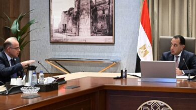 رئيس الوزراء يتابع خطة التوسّع في طرح المزيد من الشركات بالبورصة خلال العام المقبل 4 FB IMG 1767078201902