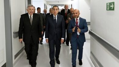عقب افتتاحه:رئيس الوزراء يتفقد عددا من أقسام المستشفى الجامعي بجامعة الجيزة الجديدة 3 FB IMG 1767099313836