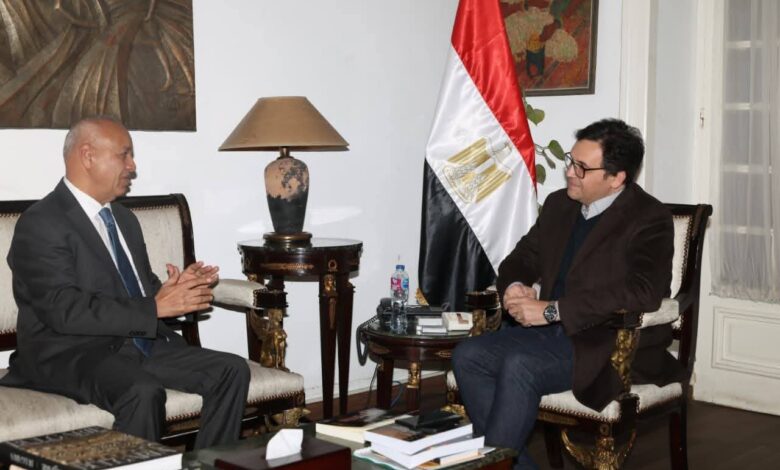 وزير الثقافة يستقبل النائب مصطفى بكري ويثمن تجربة فرقة «أناكوندا» المسرحية بقنا كنموذج مضيء لإبداع الأقاليم 1 FB IMG 1767630150076