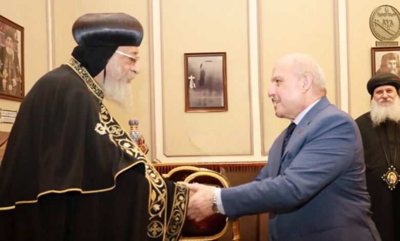 المستشار محمد الشناوي رئيس هيئة النيابة الإدارية يزور قداسة البابا تواضروس الثاني للتهنئة بعيد الميلاد المجيد. 1 FB IMG 1767631991506 1