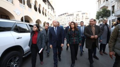 د. منال عوض ومحافظ القاهرة يتفقدان أعمال تطوير شارع إبراهيم بمنطقة الكوربة بمصر الجديدة 4 FB IMG 1767644162433