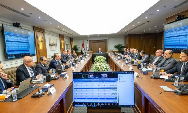 في اجتماعه الرابع للعام المالي 25-26.. مجلس إدارة اقتصادية قناة السويس يستعرض الموقف الترويجي للنصف الأول من العام المالي 25-26 1 FB IMG 1767704695762