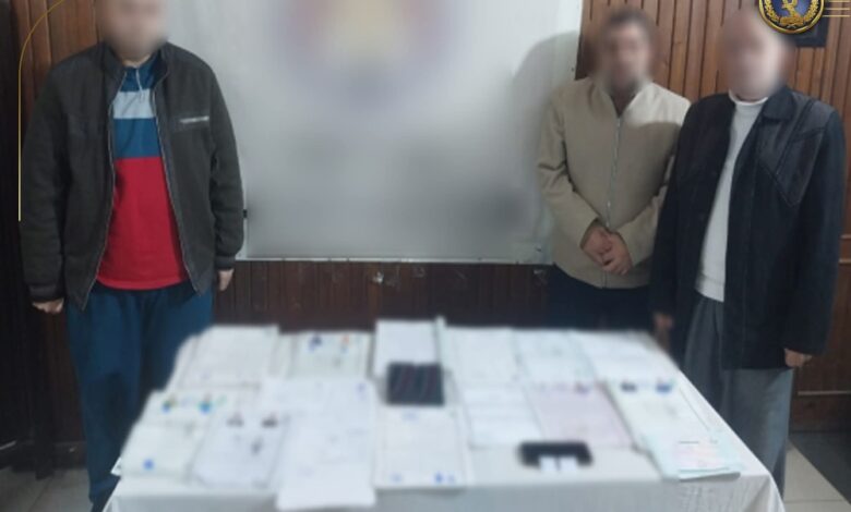 بعقود ومستندات مضروبة .. سقوط المزورين الثلاثة بالغربية 1 FB IMG 1767964496251 1