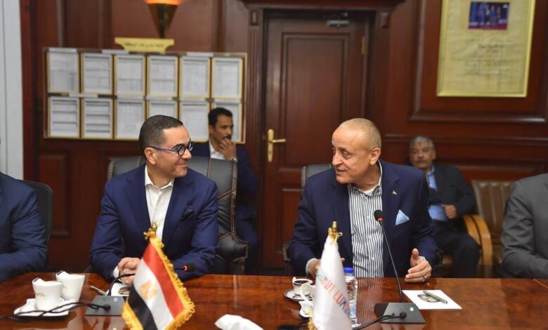 في إطار زيارته التفقدية لمحافظتي الأقصر وقنا .. وزير الاستثمار والتجارة الخارجية يعقد لقاء مع مستثمري محافظة الأقصر بحضور المحافظ 1 FB IMG 1768037940991