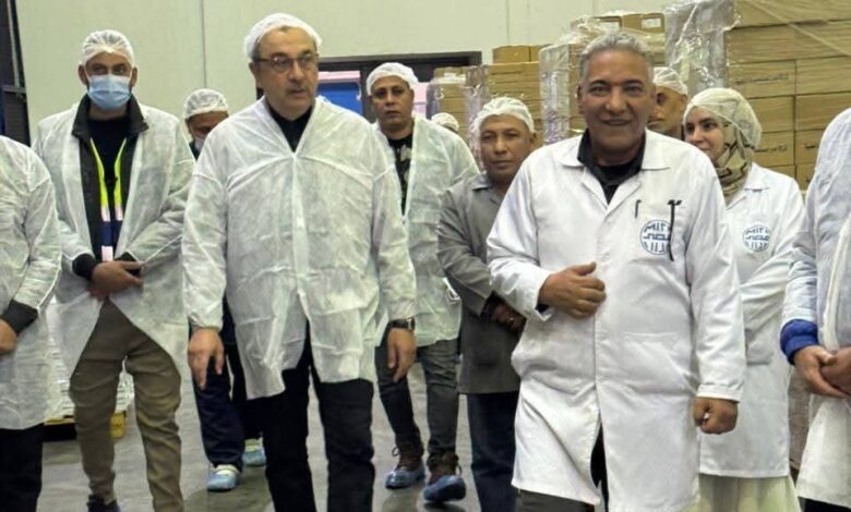 في زيارة مفاجئة.. وزير قطاع الأعمال العام يتفقد مصانع "مصر للمستحضرات الطبية" بالقليوبية لمتابعة سير العمل والإنتاج والتطوير وفق أحدث معايير التصنيع الجيد 1 FB IMG 1768070593872 1