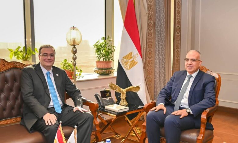 وزير الموارد المائية والري ورئيس الجهاز المركزي للتنظيم والإدارة يبحثان عدد من الموضوعات المشتركة في مجال التطوير المؤسسي وسد العجز في عدد من الوظائف بالوزارة 1 FB IMG 1768291090239