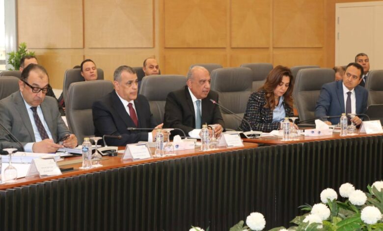 خلال اجتماعه بديوان عام وزارة الكهرباء والطاقة المتجددة.. المجلس الأعلى للطاقة يناقش مجريات توفير "الطاقة" اللازمة ورفع القدرة لعـدد من المشروعات الصناعية وإضافة خطوط الإنتاج الجديدة 1 FB IMG 1768417707888