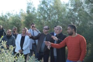رئيس هيئة تنمية الصعيد يتفقد ويتابع عملية حصاد محصول الجوجوبا بمحافظة البحر الأحمر 2 FB IMG 1768467129111