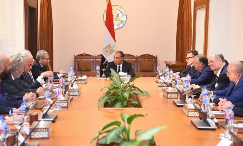 وزير الخارجية يستقبل وفدًا من رجال الأعمال الكنديين 1 FB IMG 1768756614992