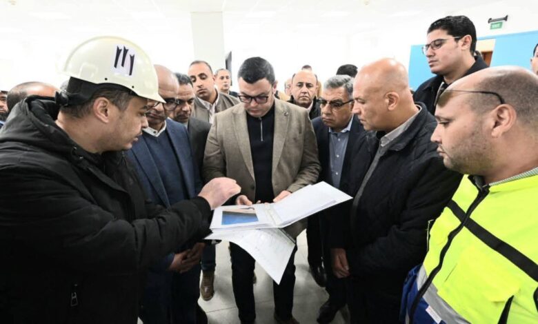 وزير الإسكان ومحافظ الدقهلية يتفقدان محطة تحلية مياه البحر بمدينة المنصورة الجديدة 1 FB IMG 1768833194199